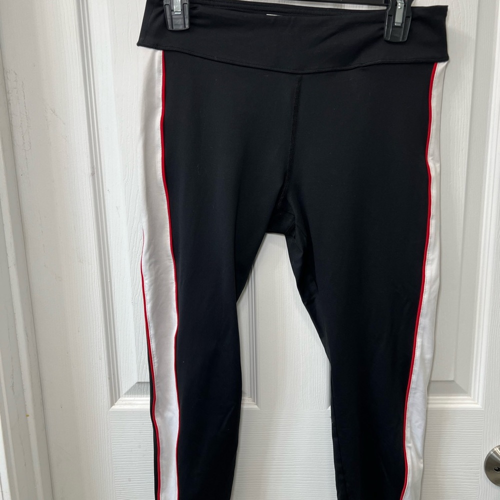 Medium Forever 21 Black and White Athletic Yoga Leggings